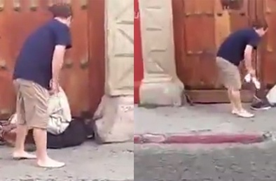 Du khách tốt bụng cởi giày tặng người vô gia cư