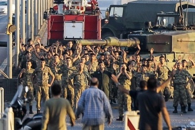 7.500 binh sĩ 'sa lưới' trong cuộc 'đảo chính ngược' ở Thổ Nhĩ Kỳ