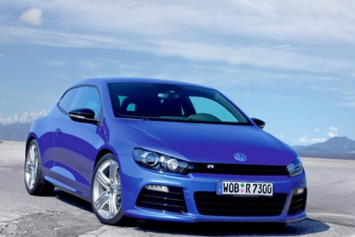 Được tăng lương, nhân viên mua ô tô tặng sếp để cảm ơn