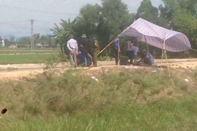 Hai em bé khóc thét vì ‘câu trúng’ thi thể trương phình trôi sông Bàn Thạch
