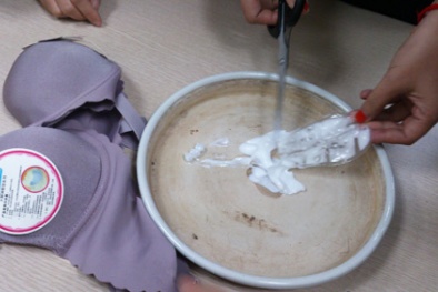 Rước họa vì áo lót chứa silicone rởm