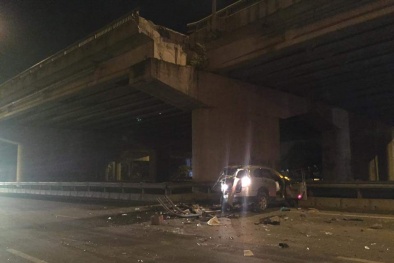 Ô tô ‘tiếp đất’ từ độ cao 10m ở quận Hoàng Mai, tài xế chết kẹt trong cabin