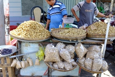 Tin an toàn thực phẩm hot ngày 27/7: Đậu phộng Trung Quốc giá rẻ tràn vào Việt Nam?