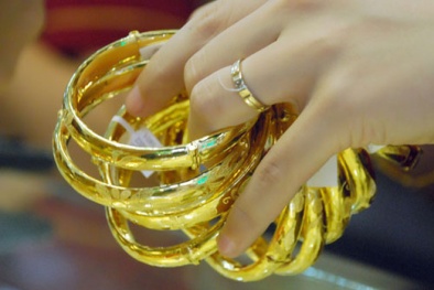 Giá vàng hôm nay 31/7/2016 chốt tuần tăng mạnh, USD giảm nhẹ