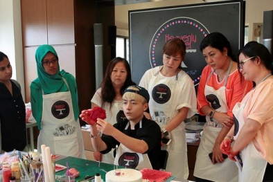 9X điển trai kiếm bộn tiền nhờ chế hoa giả ăn được