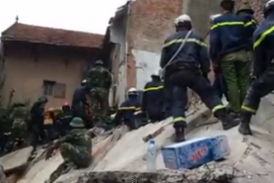 Vụ sập nhà 4 tầng ở Hà Nội: Nạn nhân cuối cùng được đưa ra ngoài