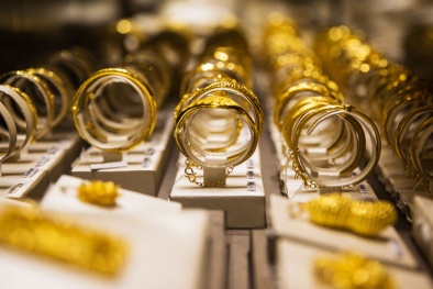 Cập nhật giá vàng trong nước ngày 6/8/2016: Giá vàng rơi tự do phiên cuối tuần