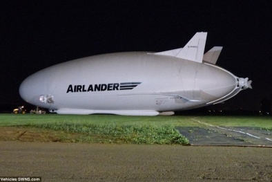 Chiếc máy bay lớn nhất lịch sử loài người đã cất cánh lần đầu tiên