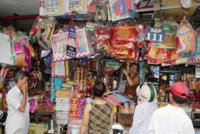 TP. HCM: Thị trường đồ dùng cho người cõi âm vắng vẻ dịp Rằm tháng 7