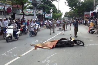 Cán chết người đi xe máy, xe cứu thương bỏ chạy mất hút