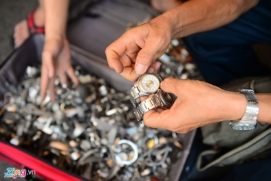 Bán dạo đồng hồ cũ giá chục triệu đồng tại Sài Gòn