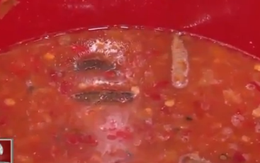 Cận cảnh tương ớt hôi thối, lúc nhúc dòi ở Bình Dương