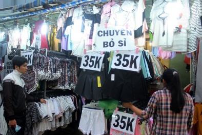 Thời trang 'đại hạ giá' hút khách bình dân TP. Hồ Chí Minh