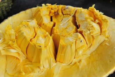 Làm sao để phân biệt mít chín tự nhiên và mít tiêm hóa chất?