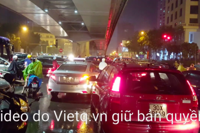 Ảnh hưởng bão số 3, Hà Nội mưa to gió giật mạnh, nhiều tuyến phố tắc đường đến hơn 7h tối
