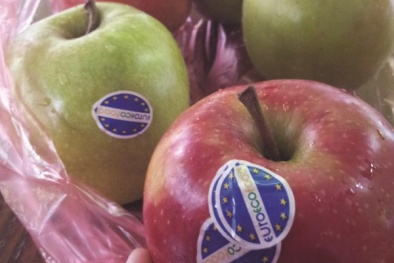 Trái cây Trung Quốc sang chảnh nhờ dán tem ‘hàng hiệu’