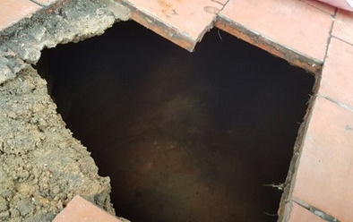 Quảng Ninh: Xuất hiện hố ‘tử thần’ sâu 5m, di dời khẩn cấp 20 hộ dân