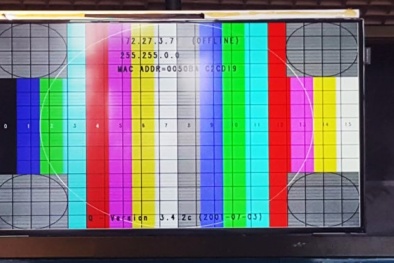 Màn hình hiển thị hãng hàng không Vietnam Airlines có ký tự lạ