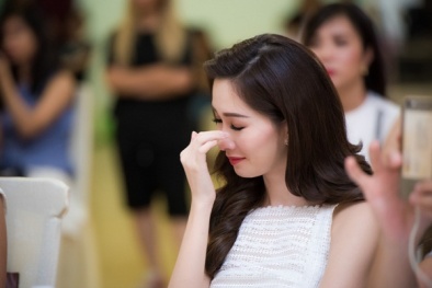 Hoa hậu Đặng Thu Thảo bật khóc trước phần thi tài năng của thí sinh HHVN