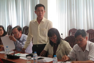 Hiệu trưởng bật khóc nói về việc cấm giáo viên dạy thêm