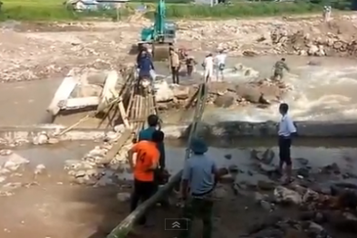 Clip phu vàng đi như chạy trốn khỏi 'rốn vàng' Sa Phìn, Lào Cai