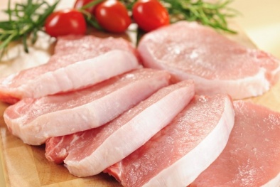 Người đi chợ dùng smartphone kiểm tra chất lượng thịt lợn như thế nào?