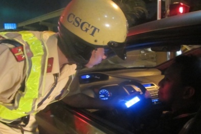 TP.HCM kiểm soát chặt chẽ tài xế ô tô có mùi rượu bia ở các cửa ngõ