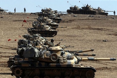 Xe tăng Thổ Nhĩ Kỳ ồ ạt kéo sang Syria để đánh IS