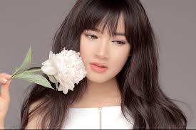 Nhã Phương buồn khi bị tố giả dối về quá khứ