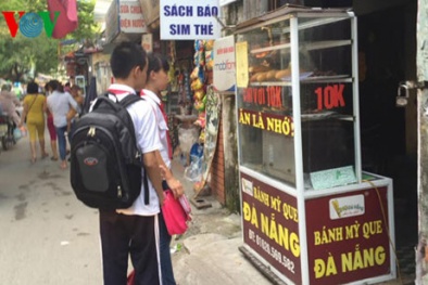 Ai quản lý chất lượng quà vặt ở cổng trường?