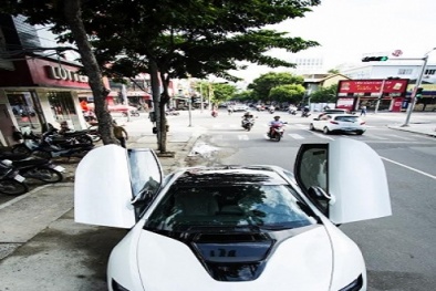 Danh tính của đại gia mua siêu xe BMW i8 tặng vợ