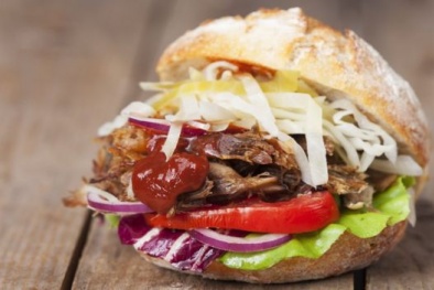 Cảnh báo nguy cơ ngộ độc từ bánh mỳ kẹp thịt 