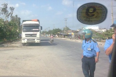 ​Đình chỉ hai thanh tra giao thông nhận tiền 'bồi dưỡng'