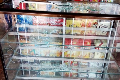 Tố công ty gây ô nhiễm bị côn đồ vào tận nhà đánh