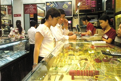 Mua phải vàng thiếu trọng lượng, khách hàng cần xử lý ra sao?