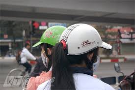 Hói đầu, nấm da vì đội mũ bảo hiểm ‘dỏm’