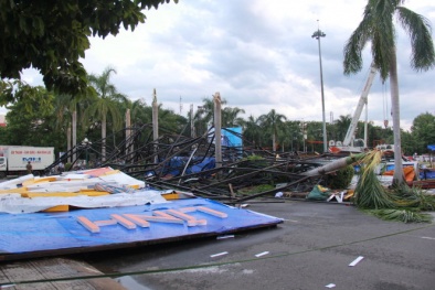 'Bức tường Tiger' hàng trăm tấn thép đổ sập, 3 người bị thương nặng