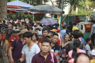Nghỉ lễ 2/9: Hàng vạn người chen chân vui chơi tại Công viên Thủ Lệ