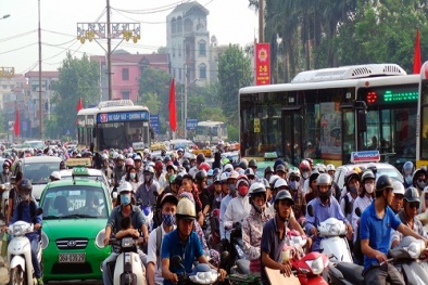 Dòng người đổ về sau nghỉ lễ 2/9: TP HCM ùn tắc, Hà Nội 'dễ thở'