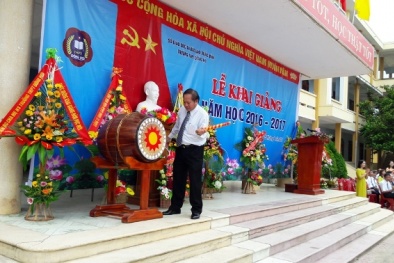 Bộ trưởng Trương Minh Tuấn đánh trống khai giảng tại trường mình từng học