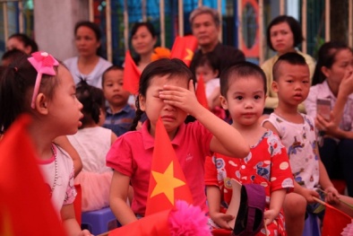 Xúc động với phần hát quốc ca bằng tay của học sinh khiếm thính