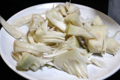 Phát hiện 4 cơ sở sử dụng chất lạ tẩy trắng bắp chuối và mít non