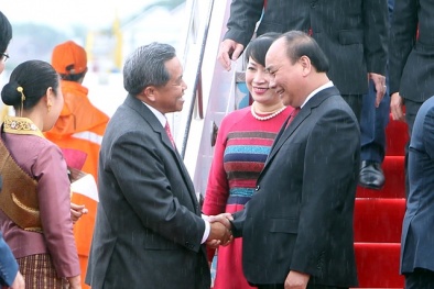 Thủ tướng bắt đầu chuyến tham dự Hội nghị Cấp cao ASEAN tại Lào