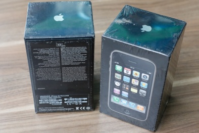 iPhone 3G ‘fullbox’ suốt 10 năm giá 50 triệu ở Việt Nam