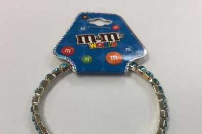 Thu hồi diện rộng trang sức trẻ em M&M do nhiễm chì độc hại