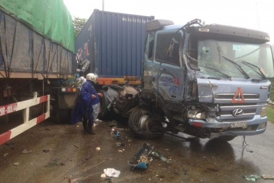 Hòa Bình: Tai nạn thảm khốc sau cú đâm liên hoàn của container