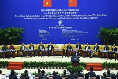 Thủ tướng Nguyễn Xuân Phúc đối thoại với các doanh nghiệp Trung Quốc.