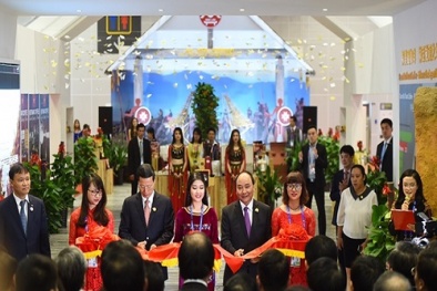 Thủ tướng Nguyễn Xuân Phúc dự khai mạc Hội chợ Trung Quốc - ASEAN