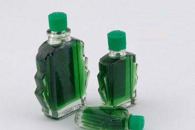 Dùng dầu gió sai cách sẽ gây ngộ độc cho trẻ, thậm chí tử vong