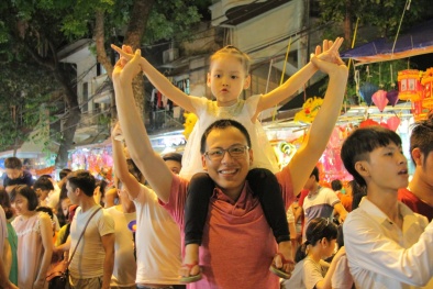 Hà Nội: Không khí trung thu đêm rằm tháng 8 tràn ngập khắp phố phường